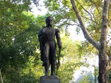 ESTÁTUA SIMÓN BOLÍVAR