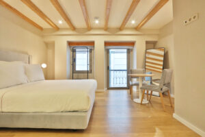 Studio com cama de casal