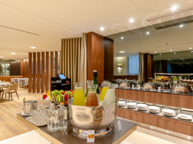 Buffet pequeno-almoço